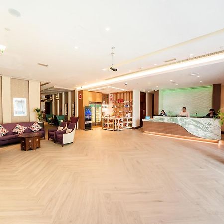 Hilton Garden Inn Dubai Jumeirah Exterior photo