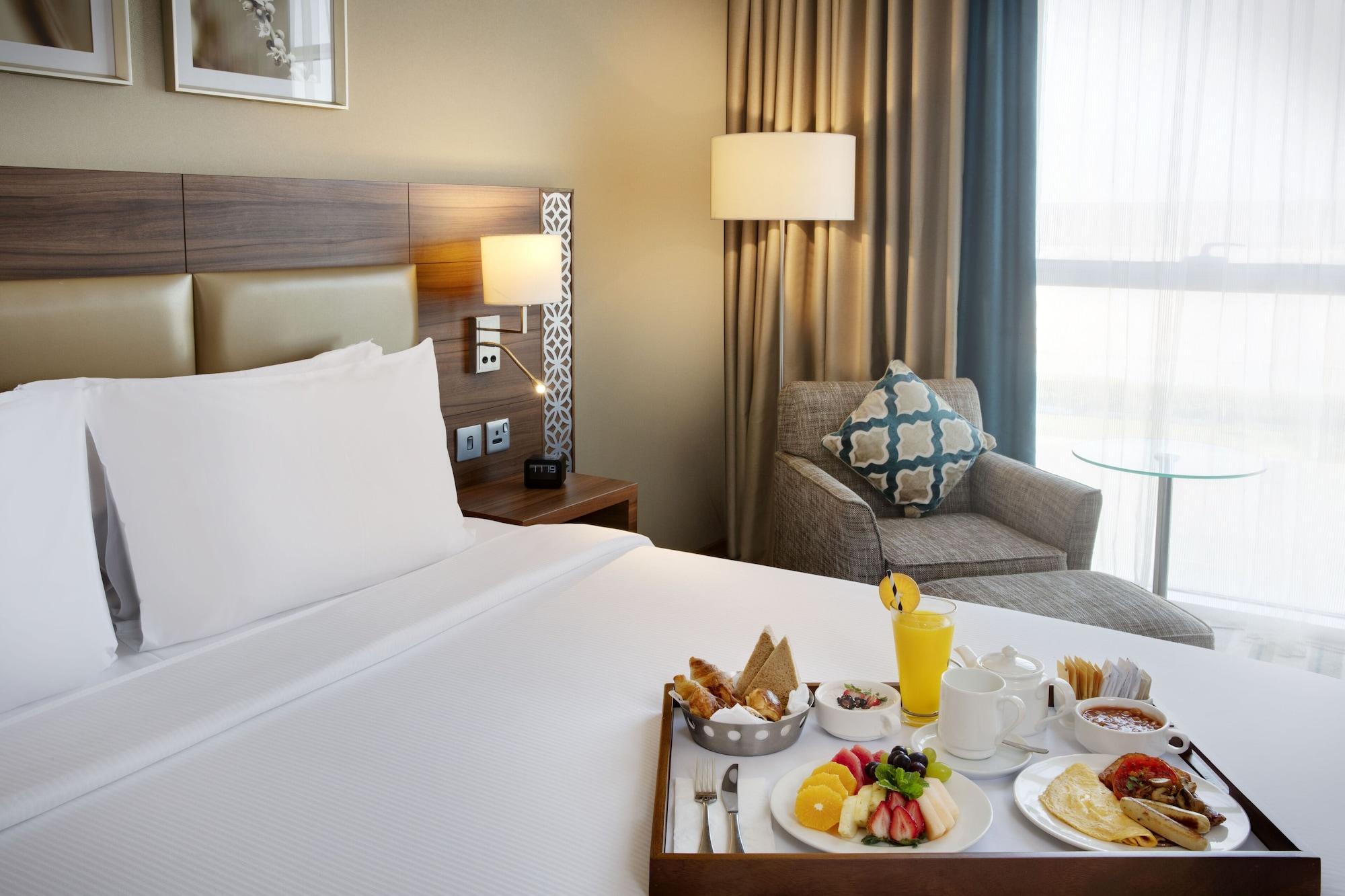 Hilton Garden Inn Dubai Jumeirah Exterior photo
