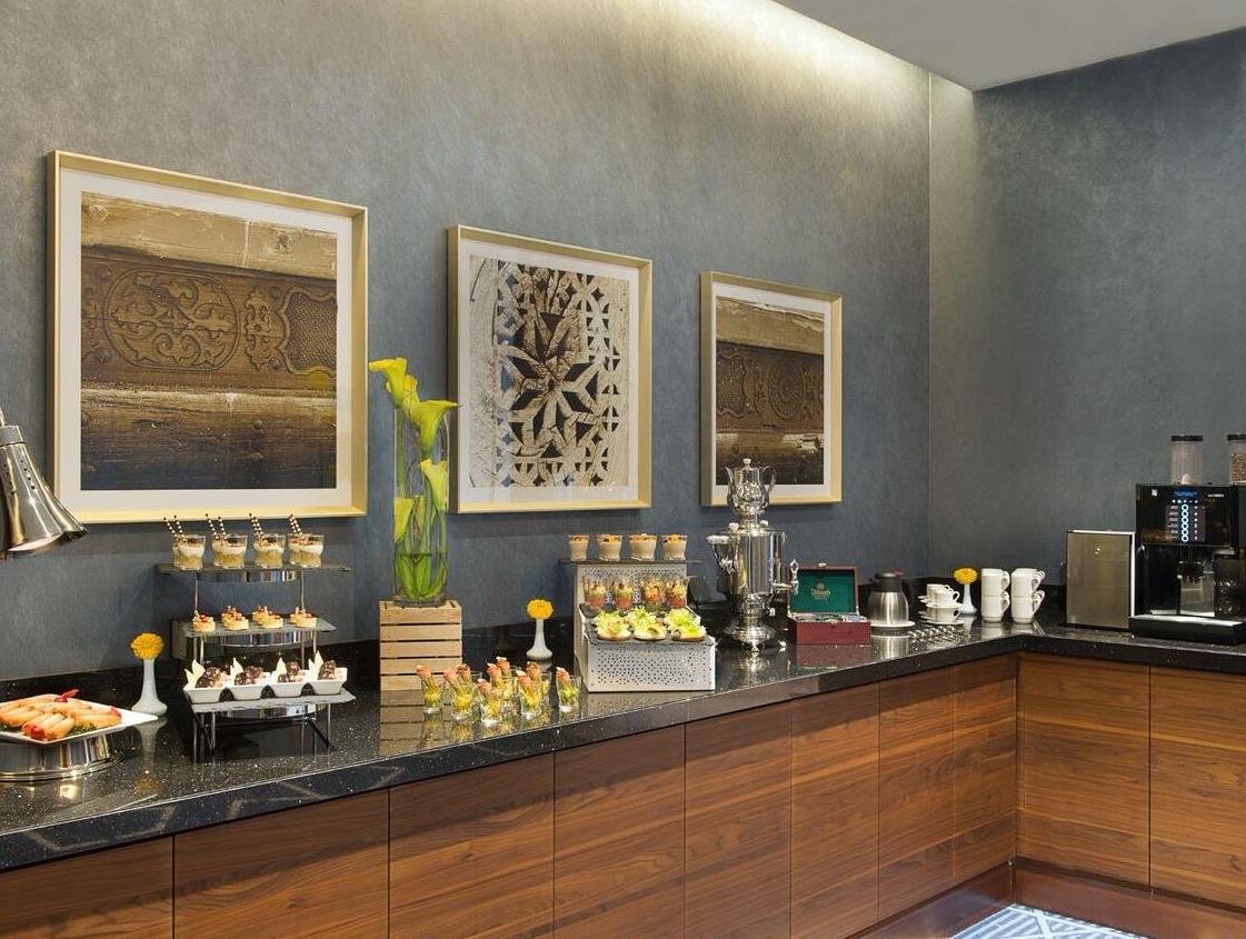 Hilton Garden Inn Dubai Jumeirah Exterior photo