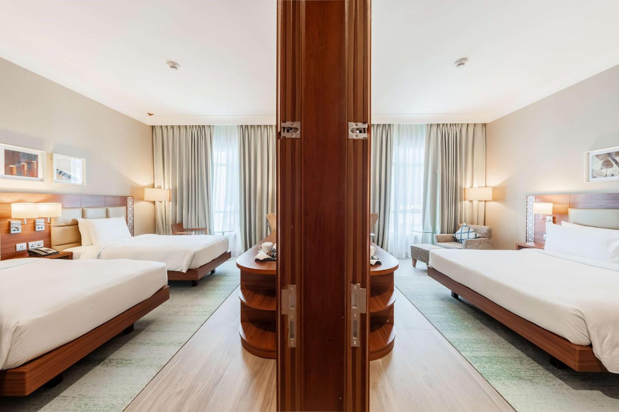 Hilton Garden Inn Dubai Jumeirah Exterior photo