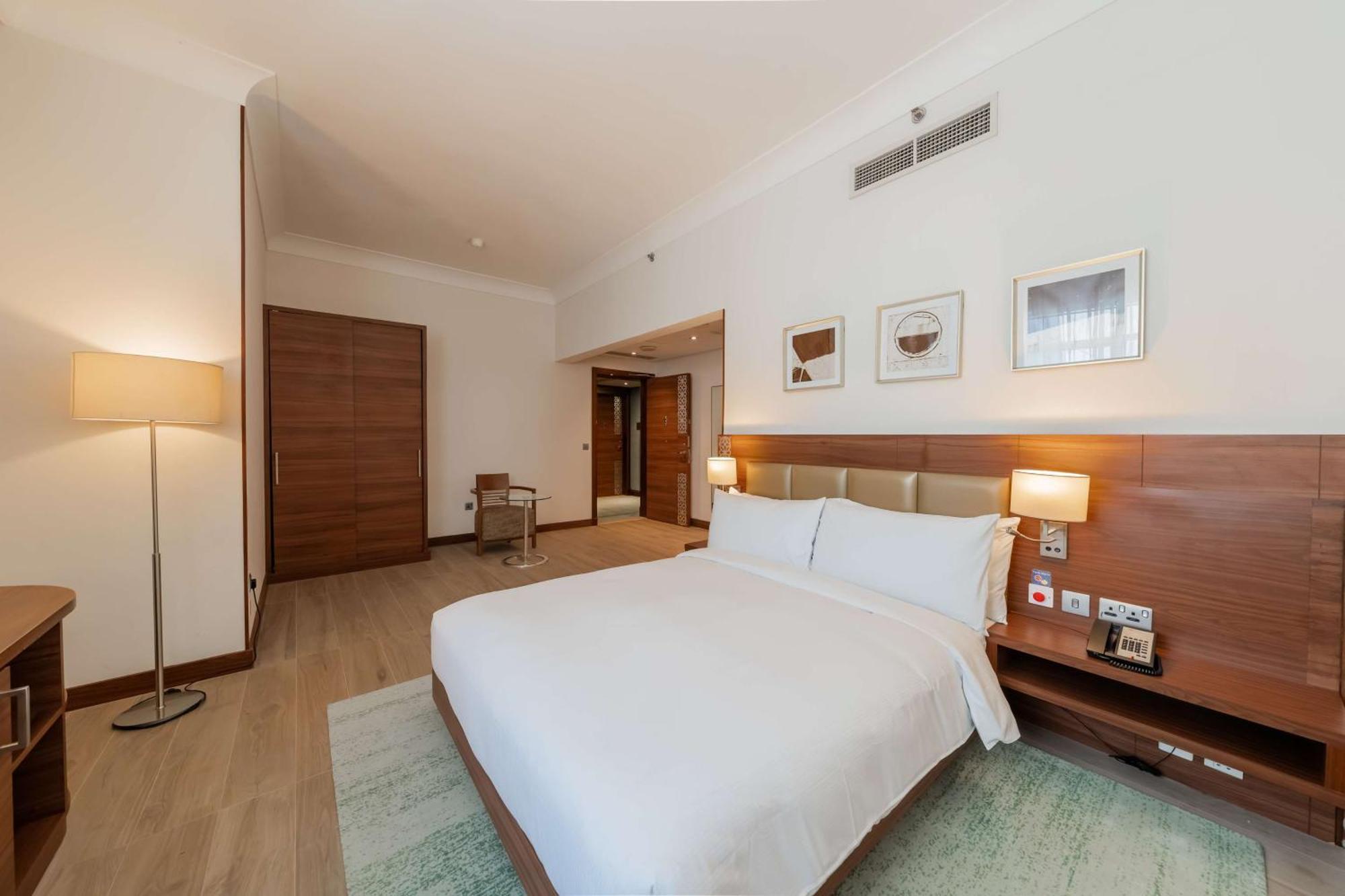Hilton Garden Inn Dubai Jumeirah Exterior photo