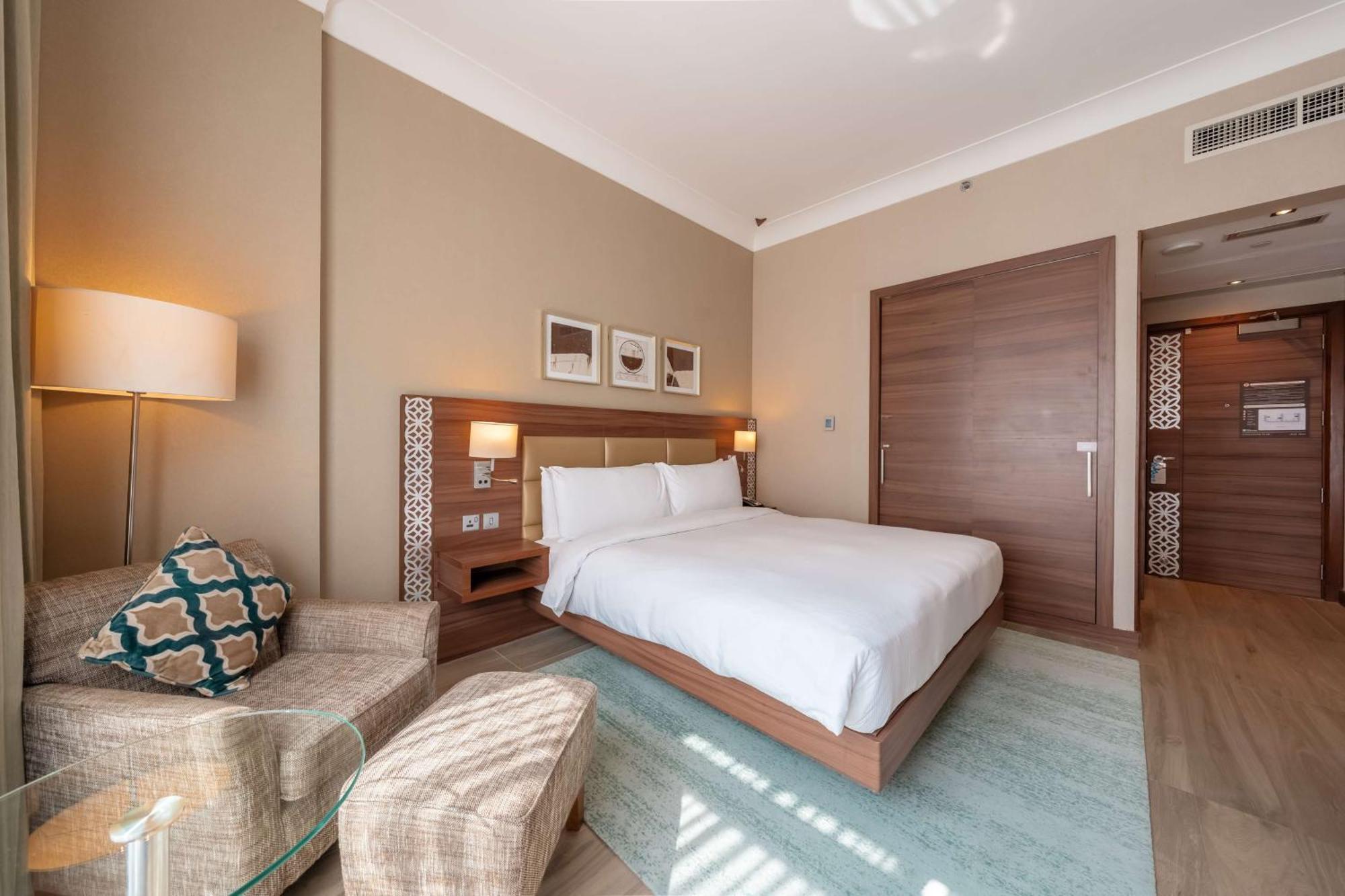 Hilton Garden Inn Dubai Jumeirah Exterior photo