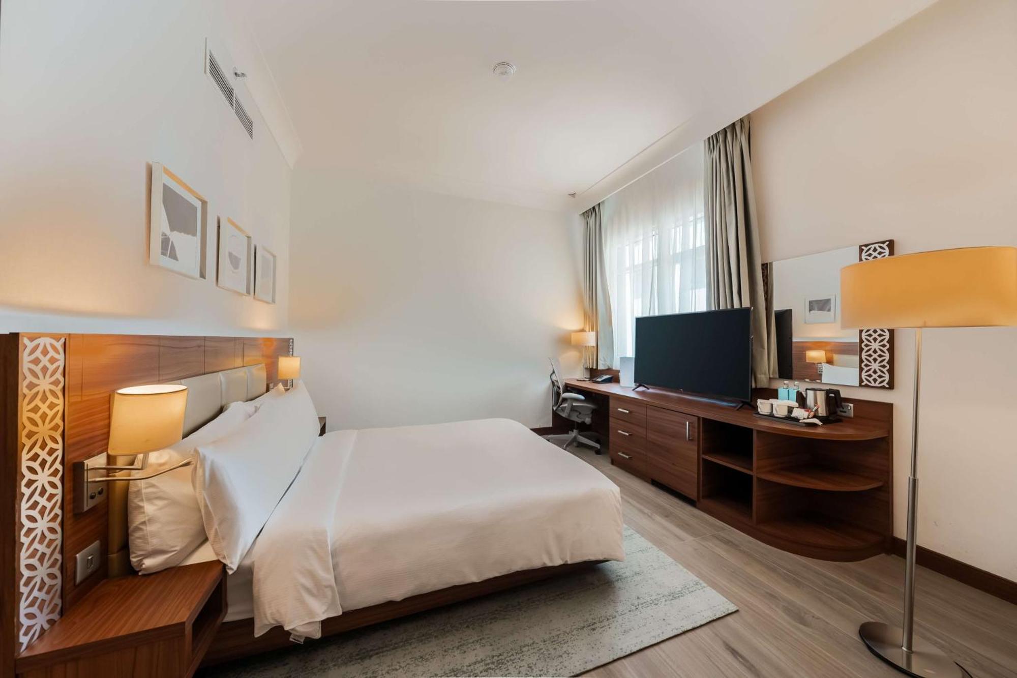 Hilton Garden Inn Dubai Jumeirah Exterior photo