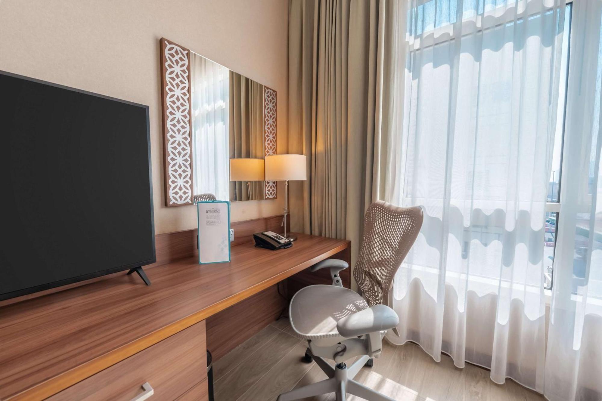 Hilton Garden Inn Dubai Jumeirah Exterior photo