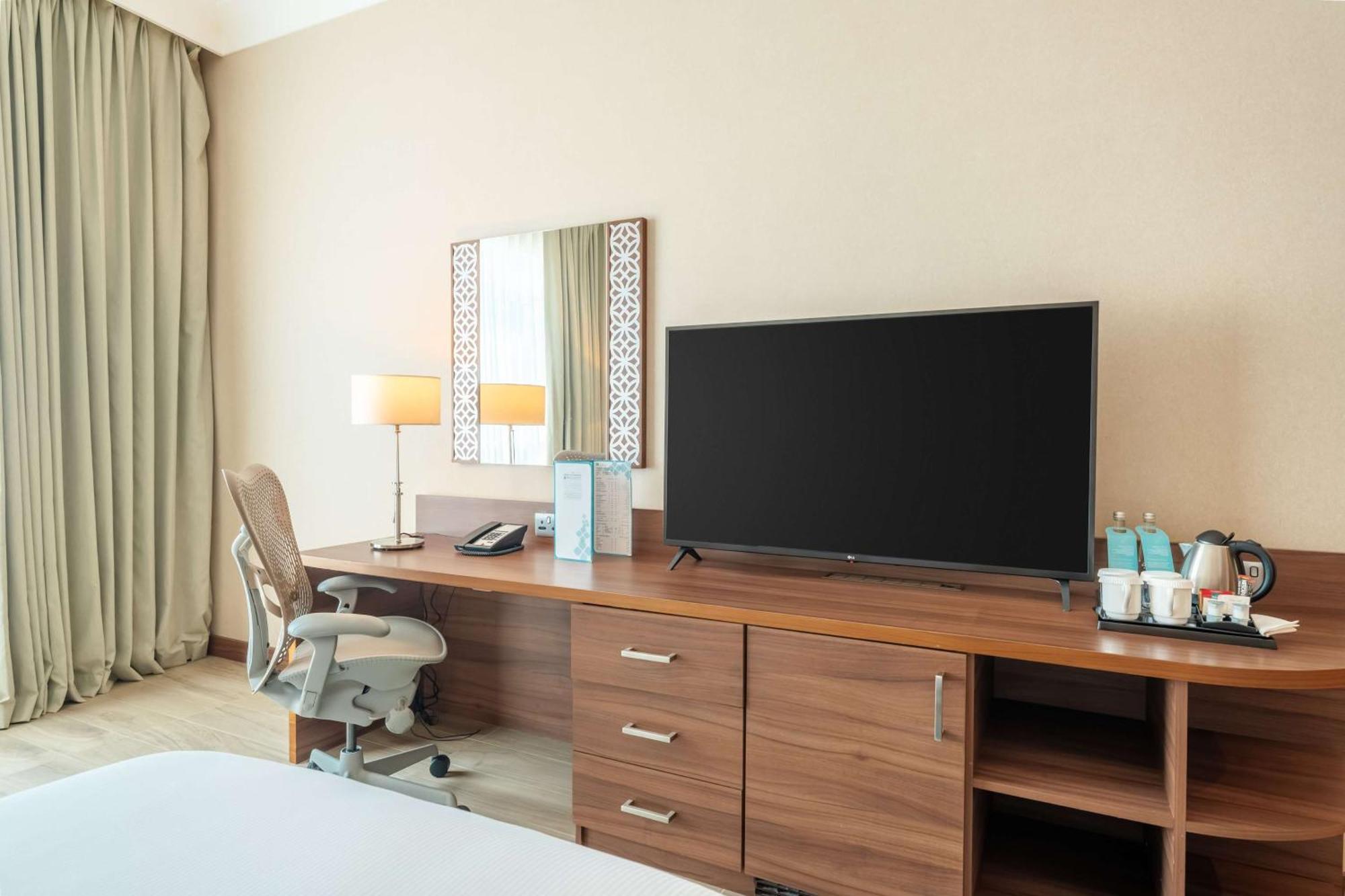 Hilton Garden Inn Dubai Jumeirah Exterior photo