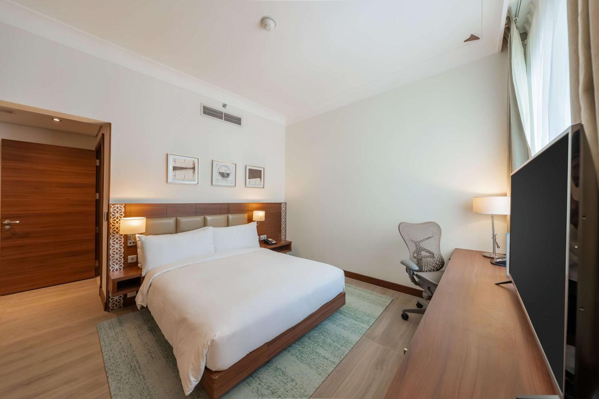 Hilton Garden Inn Dubai Jumeirah Exterior photo