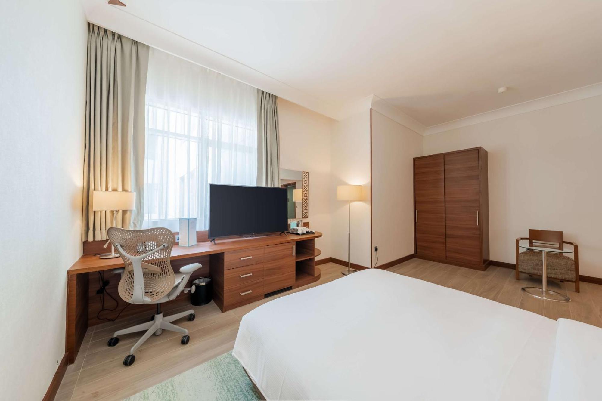 Hilton Garden Inn Dubai Jumeirah Exterior photo
