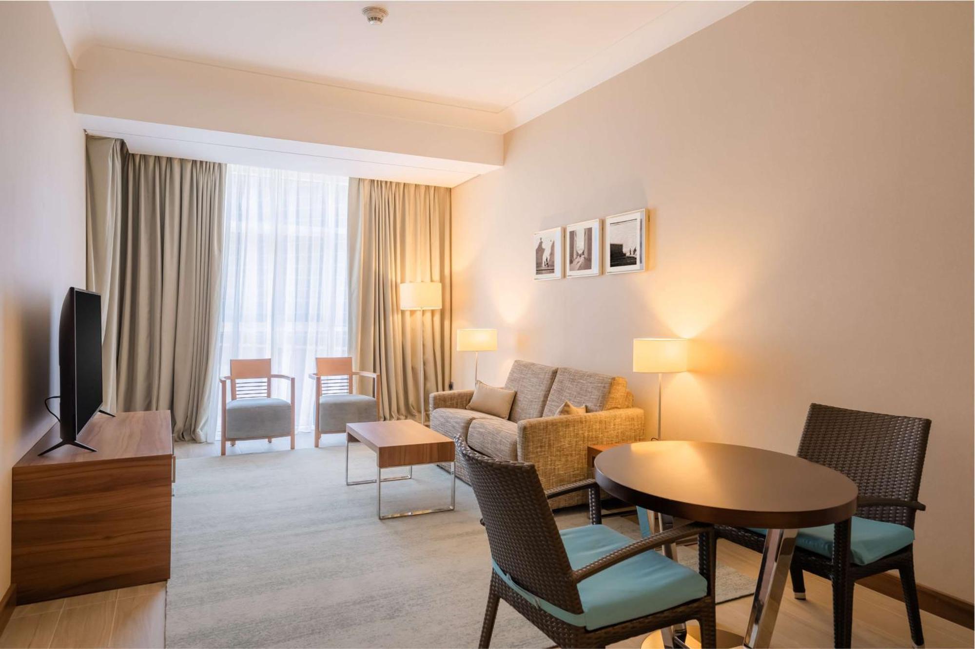 Hilton Garden Inn Dubai Jumeirah Exterior photo