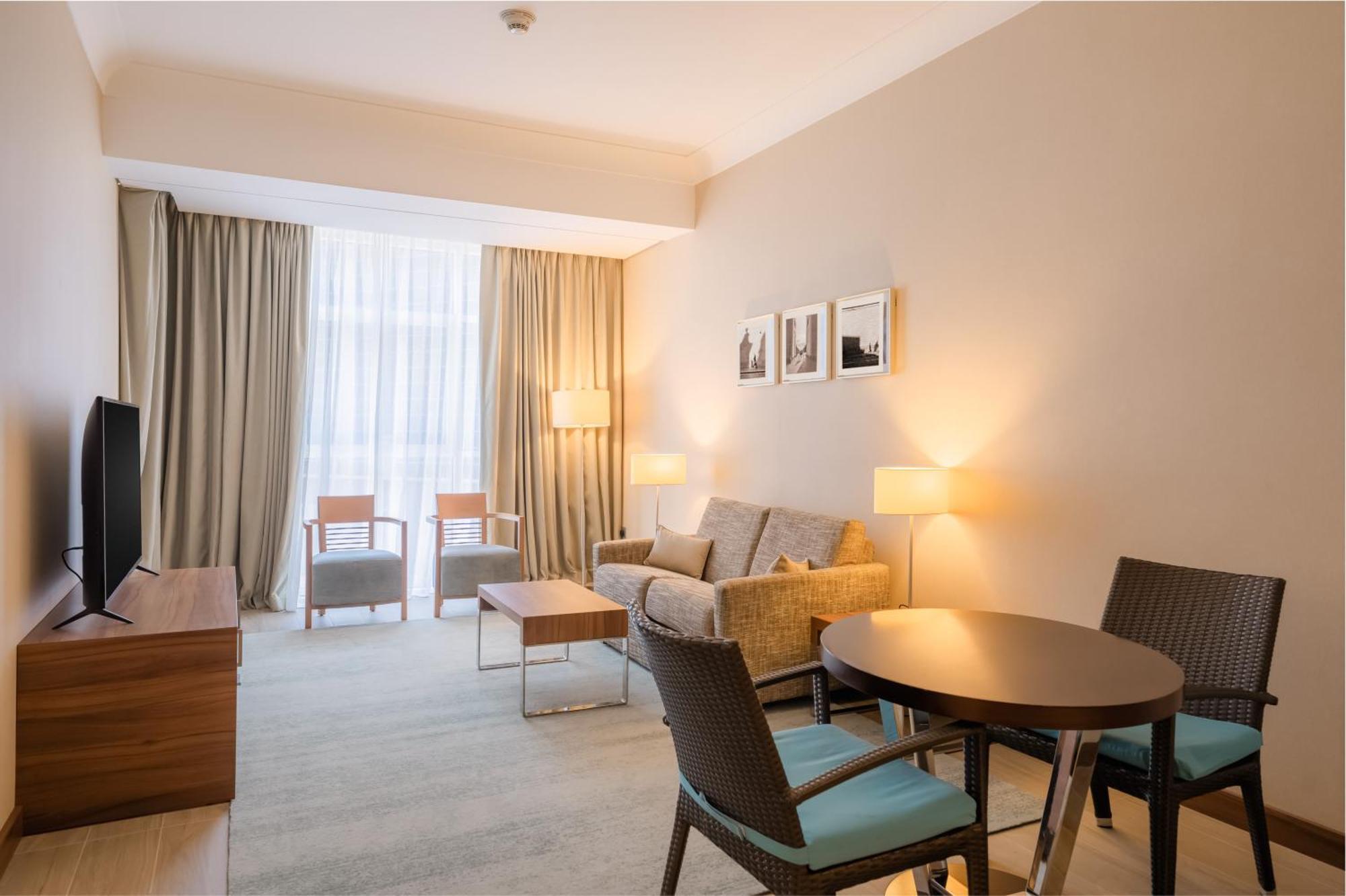 Hilton Garden Inn Dubai Jumeirah Exterior photo