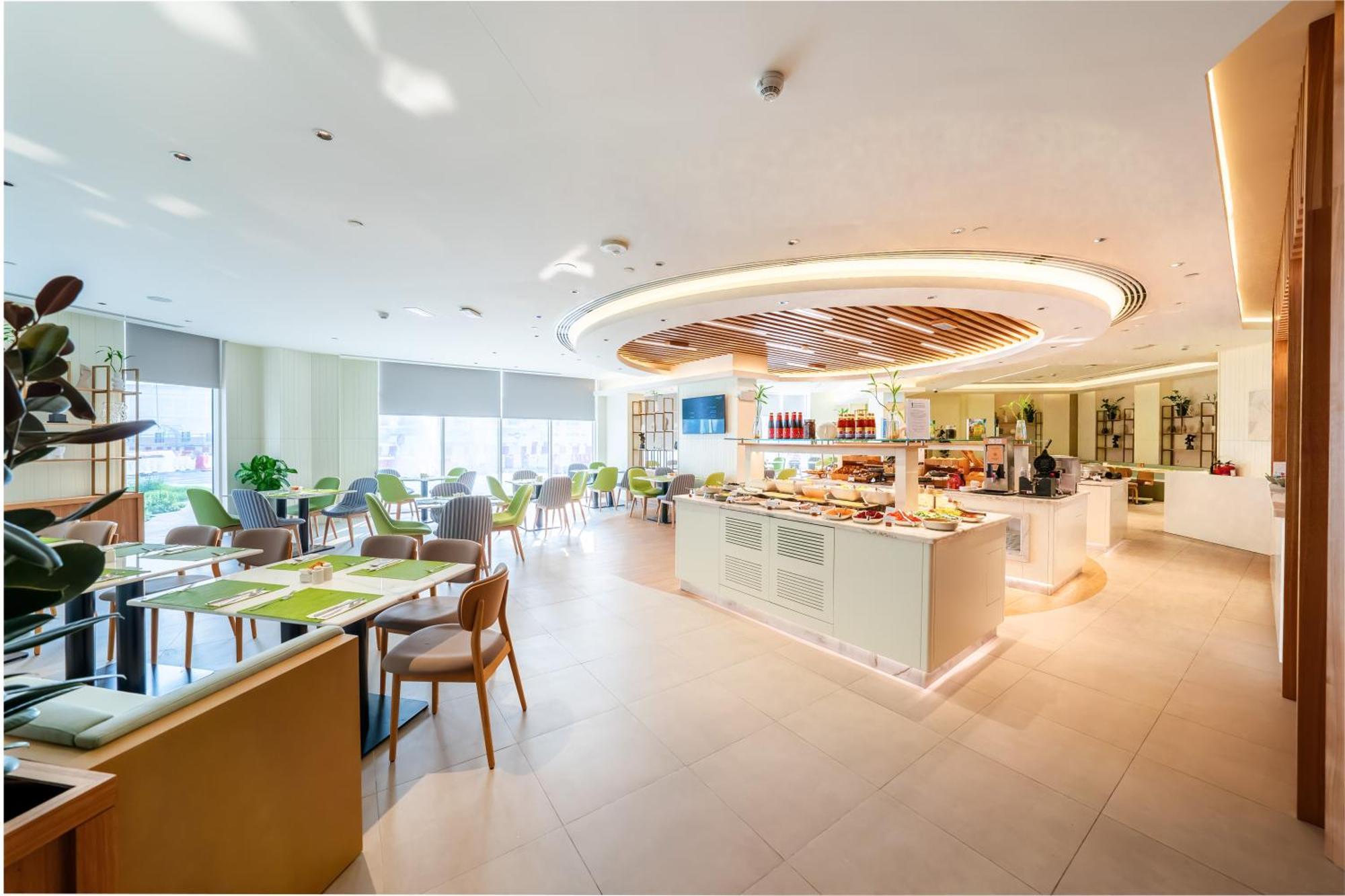 Hilton Garden Inn Dubai Jumeirah Exterior photo