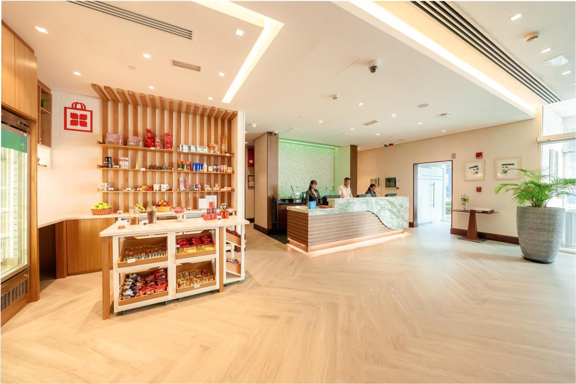 Hilton Garden Inn Dubai Jumeirah Exterior photo
